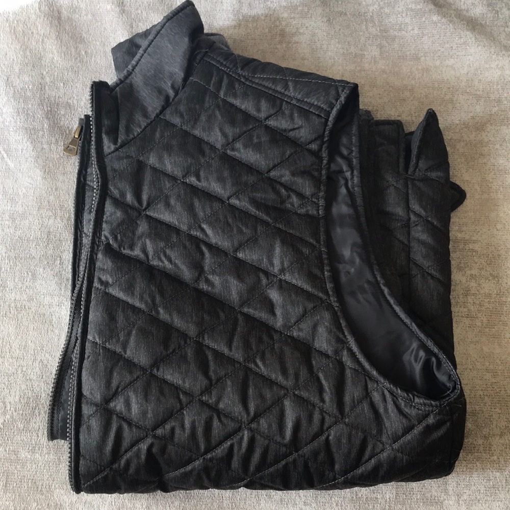 Men’s dark gray vest